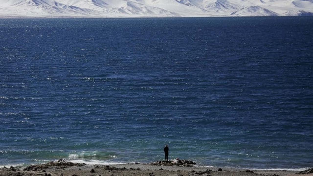 Menikmati keindahan Danau Namtso di ketinggian 4.718 mdpl