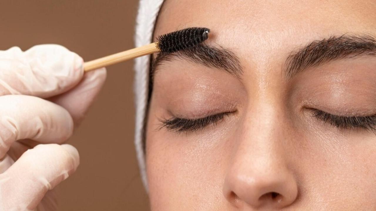 Cara Sederhana Merawat Alis yang Terlihat Natural dan Hitam Tanpa Perlu Sulam Alis