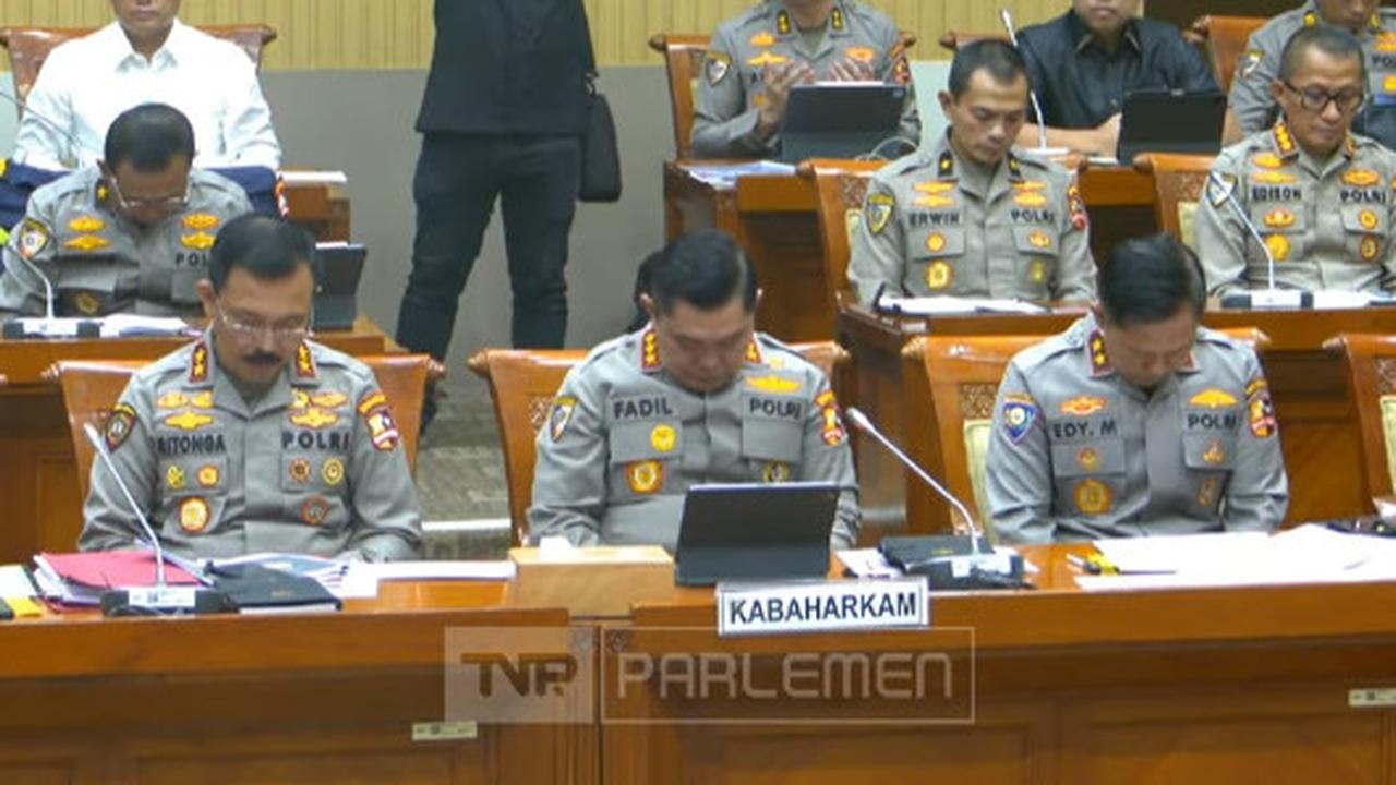 VIDEO: Momen Komisi III DPR dan Jenderal Fadil Tertunduk Doakan Tiga Polisi Ditembak Mati TNI