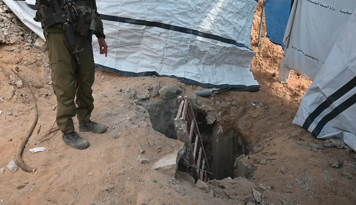 Para pejabat Israel mengatakan Hamas telah menggunakan rumah sakit tersebut untuk menyembunyikan senjata dan pusat komando - sebuah klaim yang dibantah oleh staf medis dan gerakan Islamis. (Ahikam SERI / AFP)