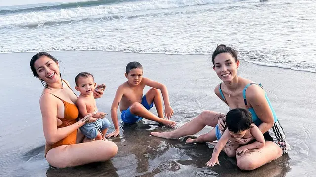 Jessica Iskandar di pantai (Instagram/inijedar)