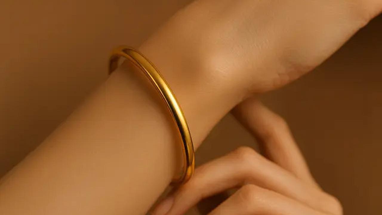 8 Desain Gelang Emas 24 Karat Kekinian 2025 yang Lagi Viral di Kalangan Ibu-Ibu