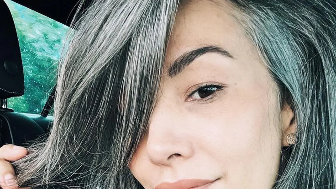 Rambut uban Nadya Hutagalung
