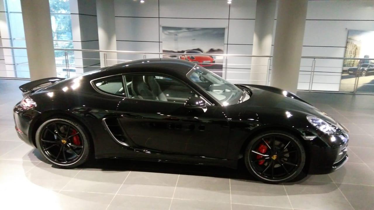 Porsche 718 Cayman GTS. (Arief/Liputan6.com)