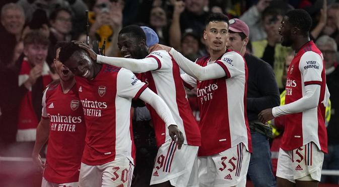 Arsenal lolos ke babak perempatfinal Carabao Cup 2021/2022 usai menang 2-0 atas Leeds United pada putaran keempat di Emirates Stadium, Selasa (27/10/2021). Dua gol kemenangan The Gunners tercipta lewat sundulan kepala Calum Chambers dan sepakan Eddie Nketiah. (AP/Matt Dunham)