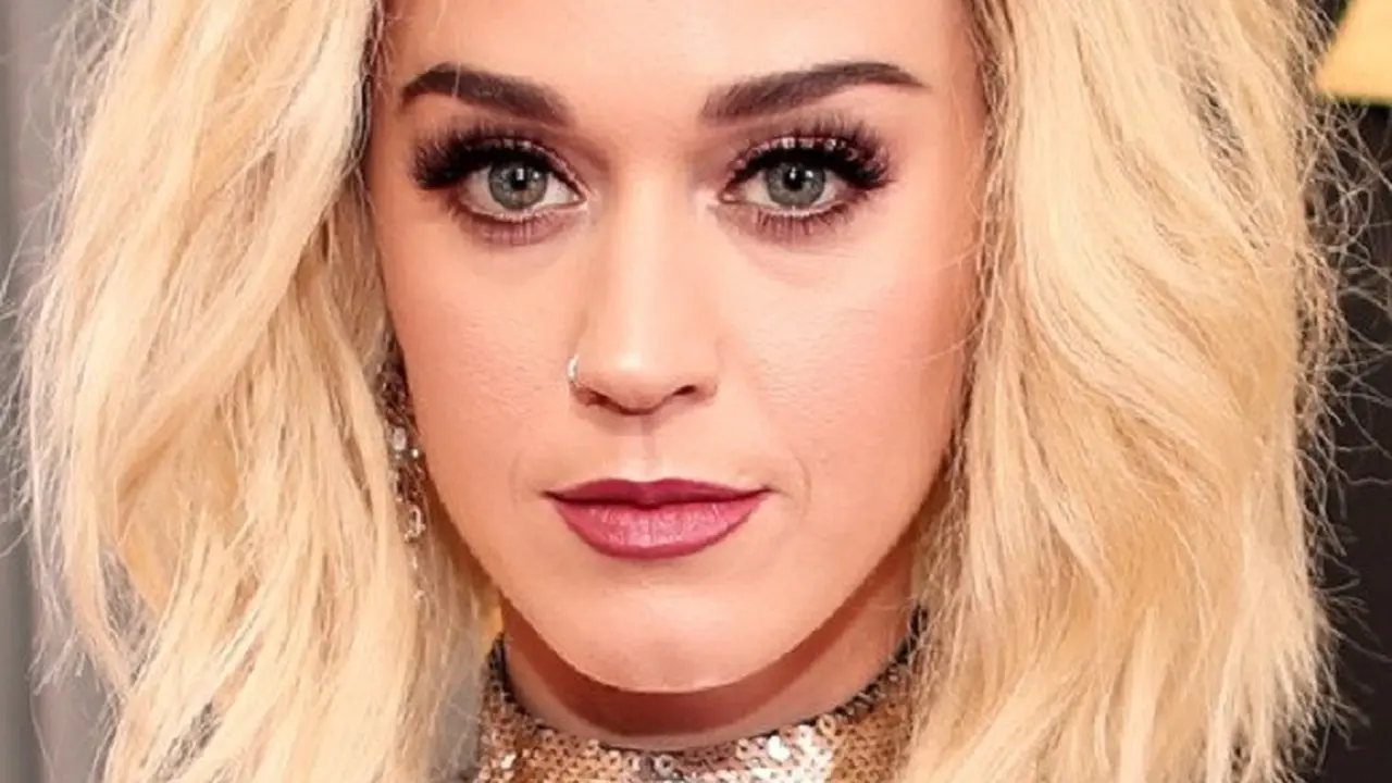 Ajang penghargaan bergengsi untuk insan musik Grammy Awards 2017 memunculkan tren makeup terbaru.