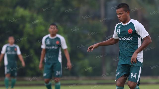 Manahati Lestusen, PS TNI, Villa 2000, Cilodong