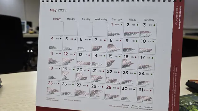 Ilustrasi Kalender Mei 2025