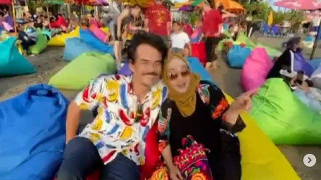 Rina Gunawan dan Teddy Syach