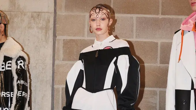 Gigi Hadid Burberry London Fashion Week 2019