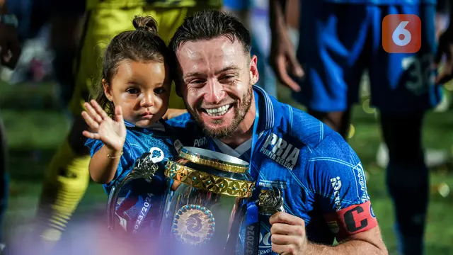 Foto: So Sweet! Deretan Momen Perayaan Gelar Juara BRI Liga 1 2023/2024 para Penggawa Persib Bandung Bareng Keluarga