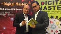 (Ki-ka) Mardi FN Sinaga, VP People Development Telkomsel dan Priyantono Rudito, Direktur Human Capital Management Telkomsel di acara peluncuran Digital Mastery di Jakarta, Kamis (20/4/2017). (Liputan6.com/Jeko Iqbal Reza)