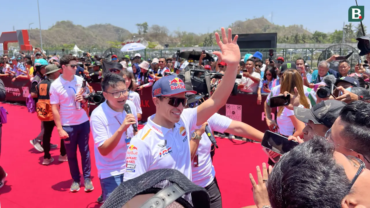 Foto: Melihat Kedekatan Pembalap dan Penggemar di Sirkuit Mandalika dalam Kegiatan MotoGP Hero Walk