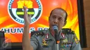 Irjen Boy Rafli Amar memberi keterangan terkait pelaku penyebar isu Rush Money di Mabes Polri, Jakarta, Sabtu (26/11).Tersangka adalah seorang guru SMK di Pluit, Jakarta Utara, berinisial AR alias Abu Uwais berusia 31 tahun. (Liputan6.com/Angga Yuniar)