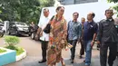 Budayawati Sukmawati Soekarnoputri mendatangi kantor Majelis Ulama Indonesia (MUI) di Jakarta, Kamis (5/4). Kedatangan Sukmawati untuk mengadakam pertemuan  tertutup dengan Ketua Umum MUI, Ma'ruf Amin. (Liputan6.com/Angga Yuniar)