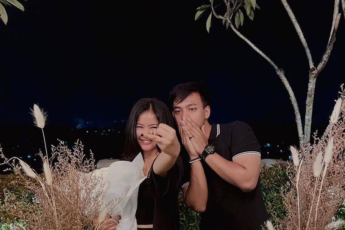 Adinda Azani dilamar sang kekasih, Armand Zachary