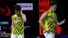 Ganda putra Indonesia, Marcus/Kevin sebenarnya diunggulkan dalam laga final Indonesia Maters 2021 saat melawan wakil Jepang, Hoki/Kobayashi. Wakil Indonesia tercatat selalu menang dalam 10 pertemuan terakhir. (Badminthon Photo/Raphael Sachetat)