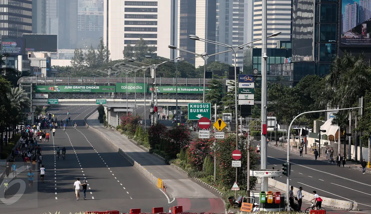 Suasana saat Car Free Day di Kawasan Bunderan HI, Jakarta, Minggu (12/6/2016). Hari Minggu pertama di bulan Ramadan tampak sepi dibandingkan dengan hari Minggu pada umumnya. (Liputan6.com/Faizal Fanani)