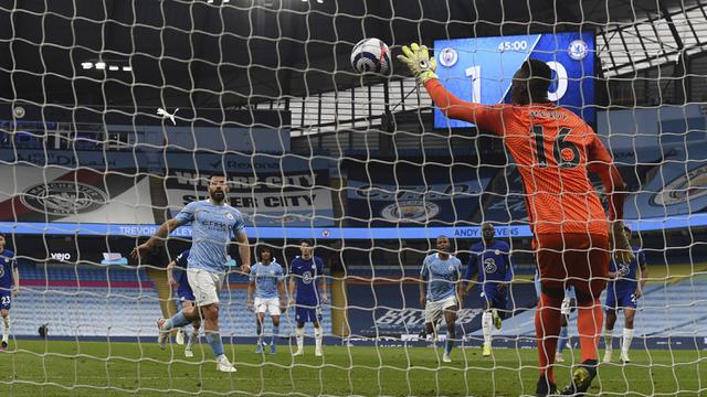 FOTO: Tekuk Manchester City 2-1, Chelsea Pastikan Perebutan Gelar Juara Liga Inggris Belum Berakhir - Sergio Aguero; Edouard Mendy