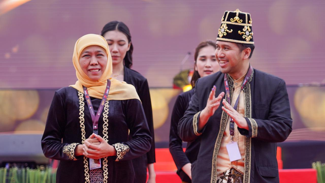 Pasangan Calon Gubernur dan Wakil Gubernur Jawa Timur Nomor Urut 2, Khofifah Indar Parawansa-Emil Elistianto Dardak.