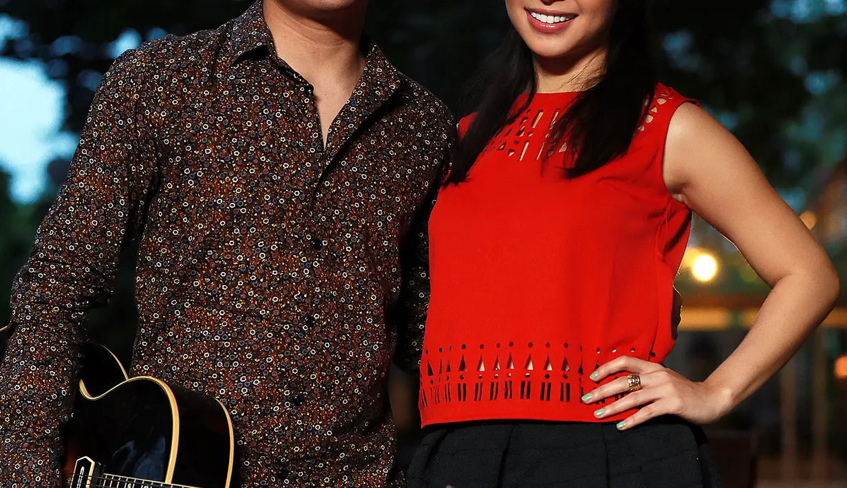 Nikita Willy Kerap tampil mesra dalam video klip terbarunya yang berjudul 'Andai Kau Bisa Mengerti' Bersama Calvin Jeremy. (Wimbarsana Kewas/Bintang.com)