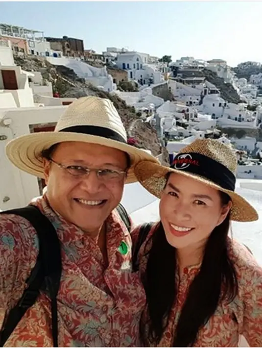 Pemilik nama lengkap Sis Maryono Teguh lahir di Makassar pada 5 Maret 1956, kini namanya lebih dikenal Mario Teguh. Ia dikabarkan pernah menikah di Malang, Jawa Timur dengan Ariyani Soenarto. Pernikahannya itu berakhir tahun 1993. (Instagram/marioteguh)