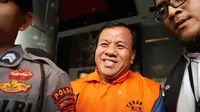Separuh Jalan Kuansing Rusak, Bupati Malah Terima Suap Mobil Mewah