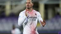 Striker AC Milan Zlatan Ibrahimovic dalam laga kontra Fiorentina pada lanjutan Liga Italia di Stadion Artemio Franchi, Senin (22/3/2021) dini hari WIB. (Spada/LaPresse via AP)