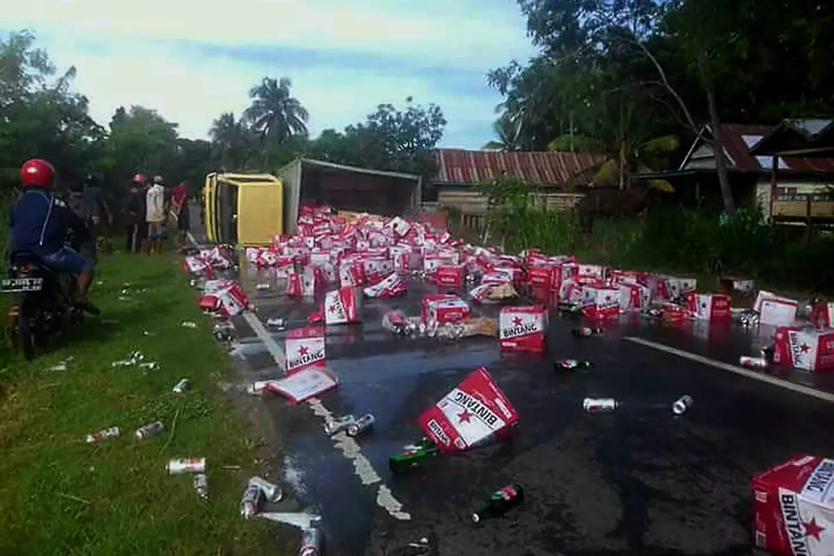 Truk terguling
