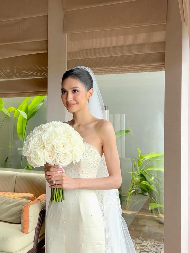 Detail makeup Mikha Tambayong di hari pernikahan (Sumber: Instagram/evalovira)