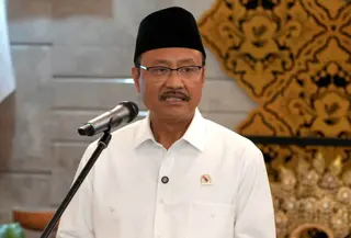 Gus Ipul sebut Bansos Tidak Boleh Digunakan untuk Beli Rokok dan Hal-Hal yang Tak terkait Kebutuhan Dasar. Foto: Kemensos.