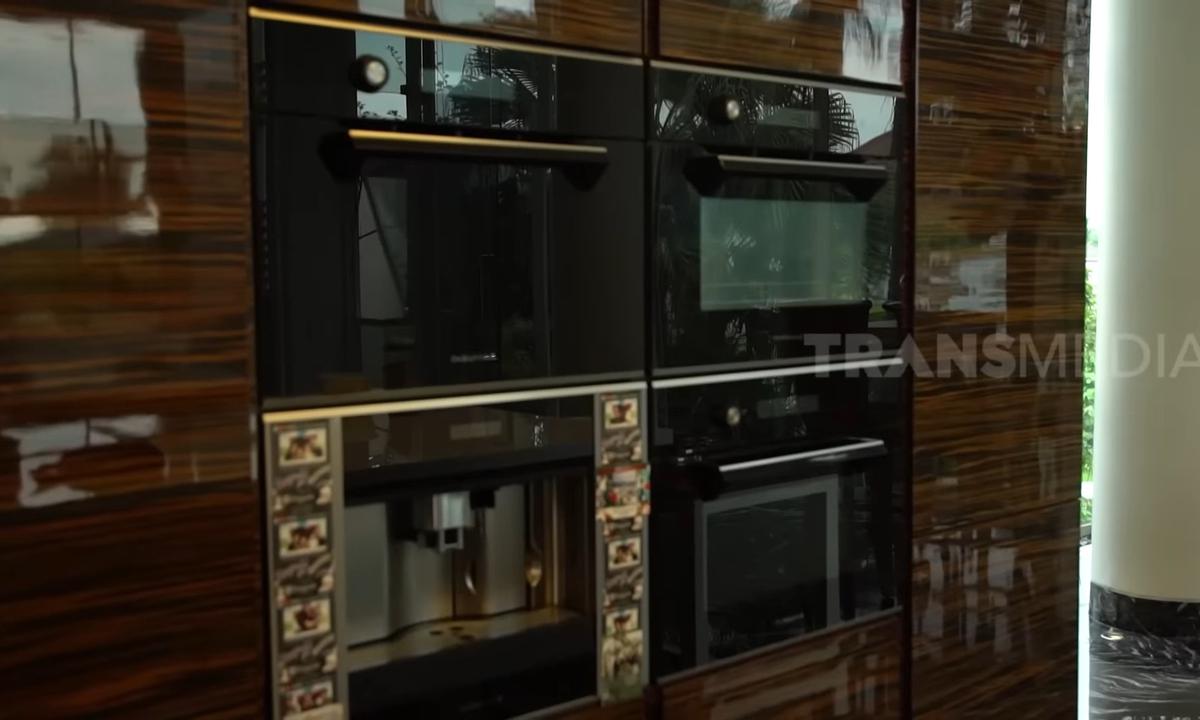 5 Potret Dapur Momo Eks Geisha Dilengkapi Perabotan Serba Canggih, Tak Bisa Masak Jadi Pilih Punya Chef Pribadi