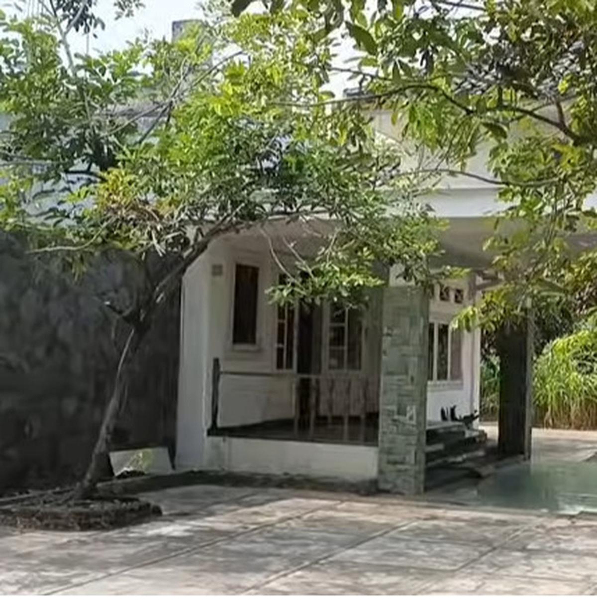 Potret Rumah Mewah Terbengkalai