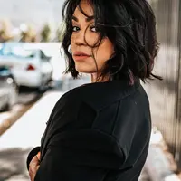 ilustrasi perempuan bahagia/Photo by Tyler Nix on Unsplash