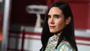 Aktris Jennifer Connelly berpose saat menghadiri pemutaran perdana "Only The Brave" di Los Angeles, California, AS, (8/10). Aktris 46 tahun ini tampil dengan celana pendek berwarna putih. (Photo by Jordan Strauss/Invision/AP)