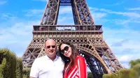 Maia Estianty unggah potret di depan menara Eiffel di Paris saat masih pacaran dengan Irwan Mussry (Dok.Instagram/@maiaestiantyrealhttps://www.instagram.com/p/CAWKQEsnKix/Komarudin)