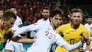 Gelandang Portugal, Joao Felix (tengah) mengontrol bola dari kawalan dua pemain Lithuania selama pertandingan grup B Kualifikasi Euro 2020 di stadion LFF di Vilnius (10/9/2019). Portugal menang telak atas Lithuania 5-1. (AFP Photo/Petras Malukas)