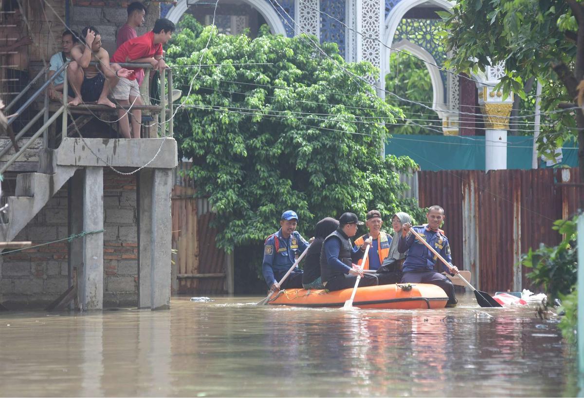 Banjir rendam permukiman di Cipondoh Tangerang