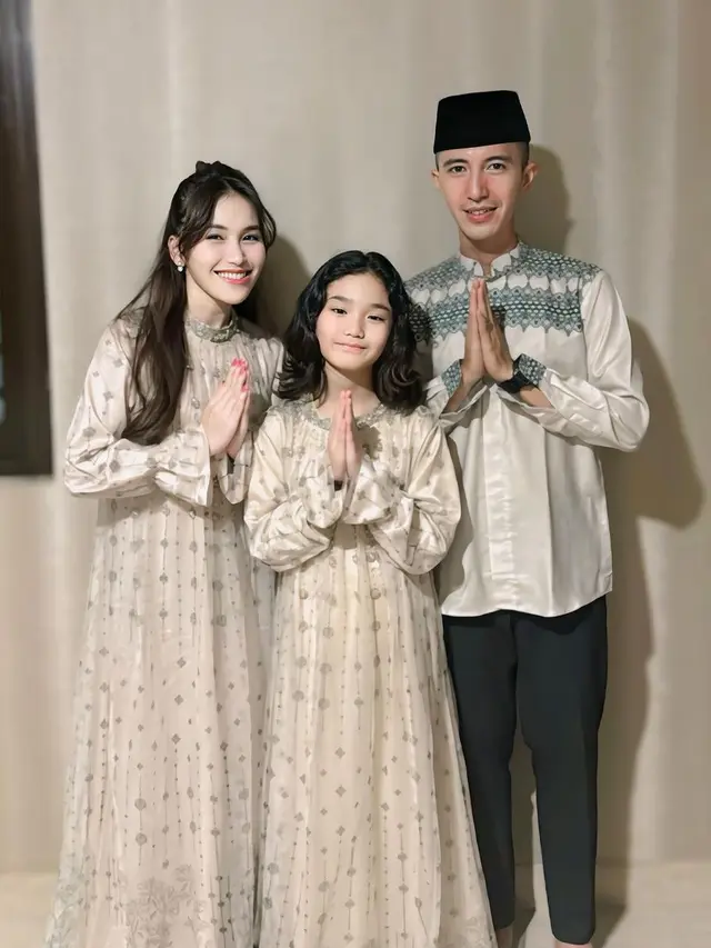 Ayu Ting Ting rayakan Lebaran bersama Muhammad Fardhana. [Foto: Instgram/ayutingting92]