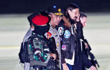 FOTO: Dikawal Tentara Baret Merah, Ini Momen Pilot Susi Air Philip Mehrtens Tiba di Jakarta Usai 1,5 Tahun Disandera KKB