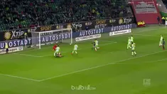 Berita video highlights Bundesliga 2017-2018 antara Wolfsburg melawan RB Leipzig dengan skor 1-1. This video presented by BallBall.