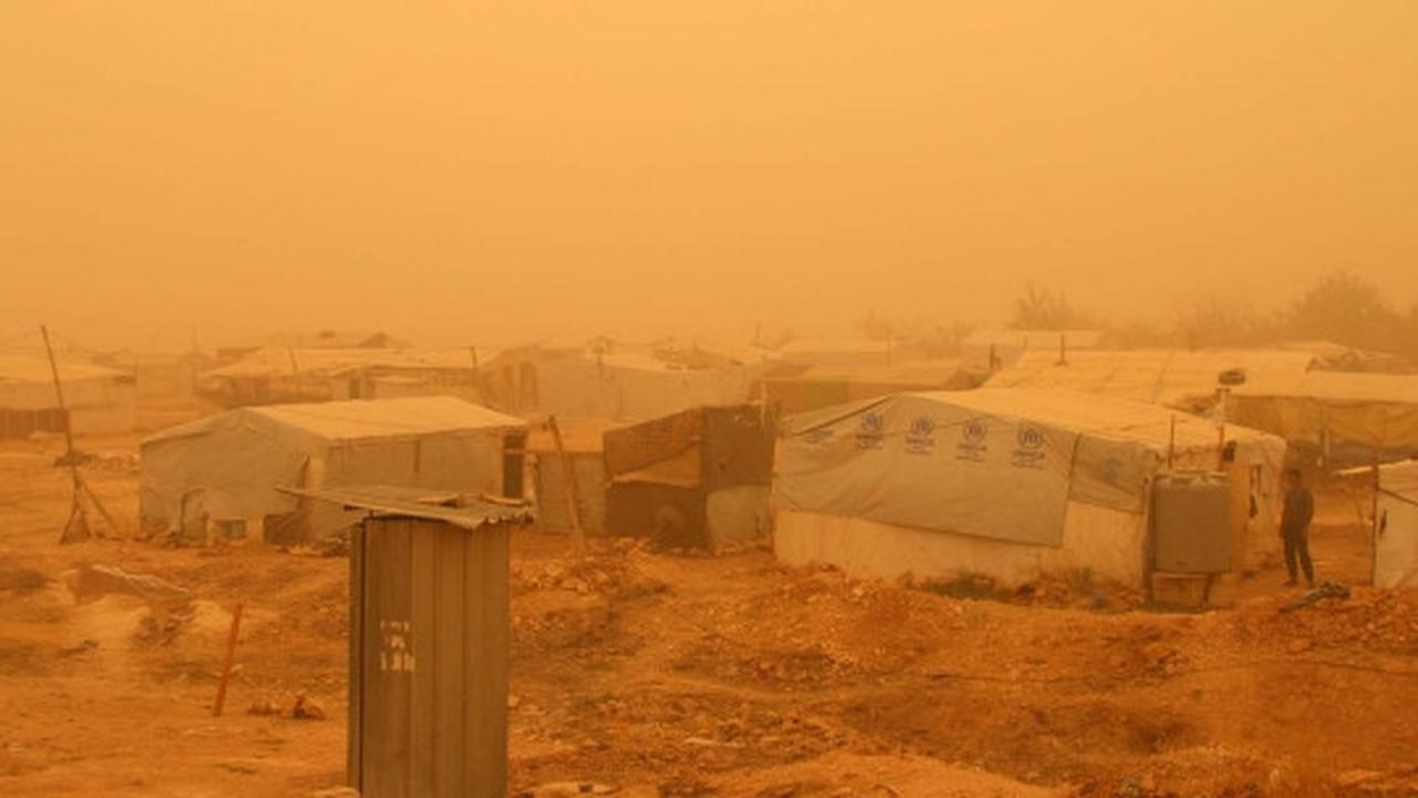 Dahsyatnya terjangan badai pasir di Lebanon, 750 warga sesak napas