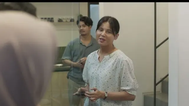 Tangkapan Layar Cuplikan Film Home Sweet Loan/Netflix.com