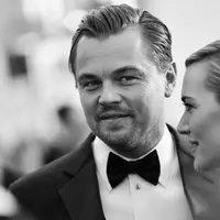 Leonardo DiCaprio dan Kate Winslet memang memiliki kedekatan sejak lama. Terlebih saat keduanya bermain dalam satu judul film yang sama, yakni Titanic pada tahun 1997 silam. (AFP/Charley Gallay)