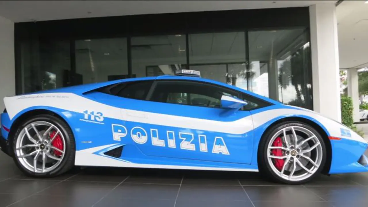 Kecoh Pelanggan, Diler Ini Tampilkan Huracan Ala Polisi