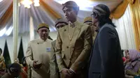 Di Malam Midodareni, Gibran Kenakan Beskap Krem