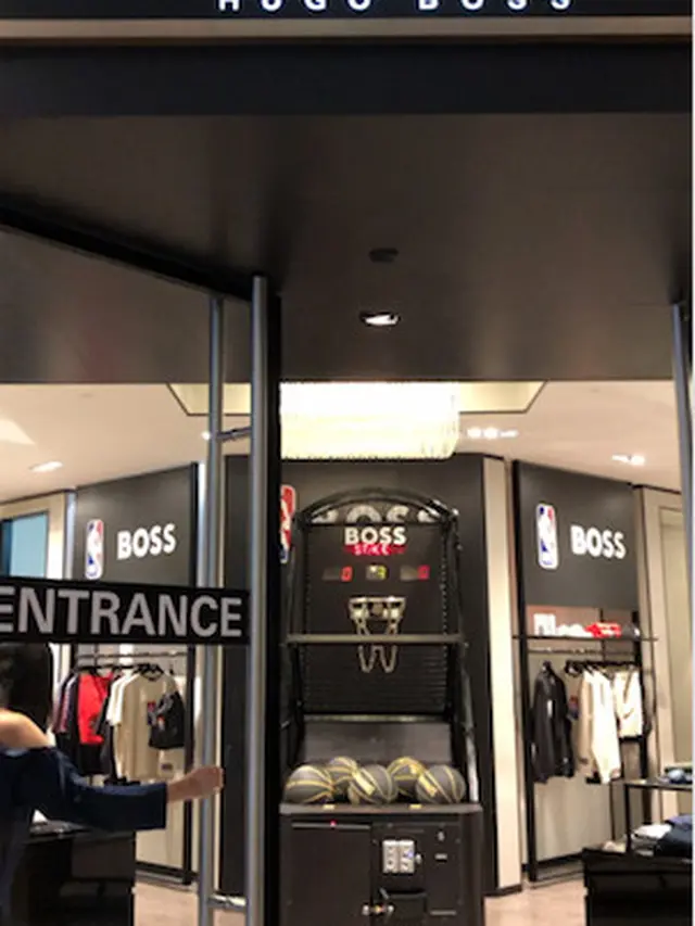 Arcade Baskeball di store BOSS Plaza Indonesia