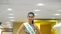 Miss International 2017 Kevin Lilliana rajin pakai batik untuk perdamaian dunia (Liputan6/Pool/YPI)