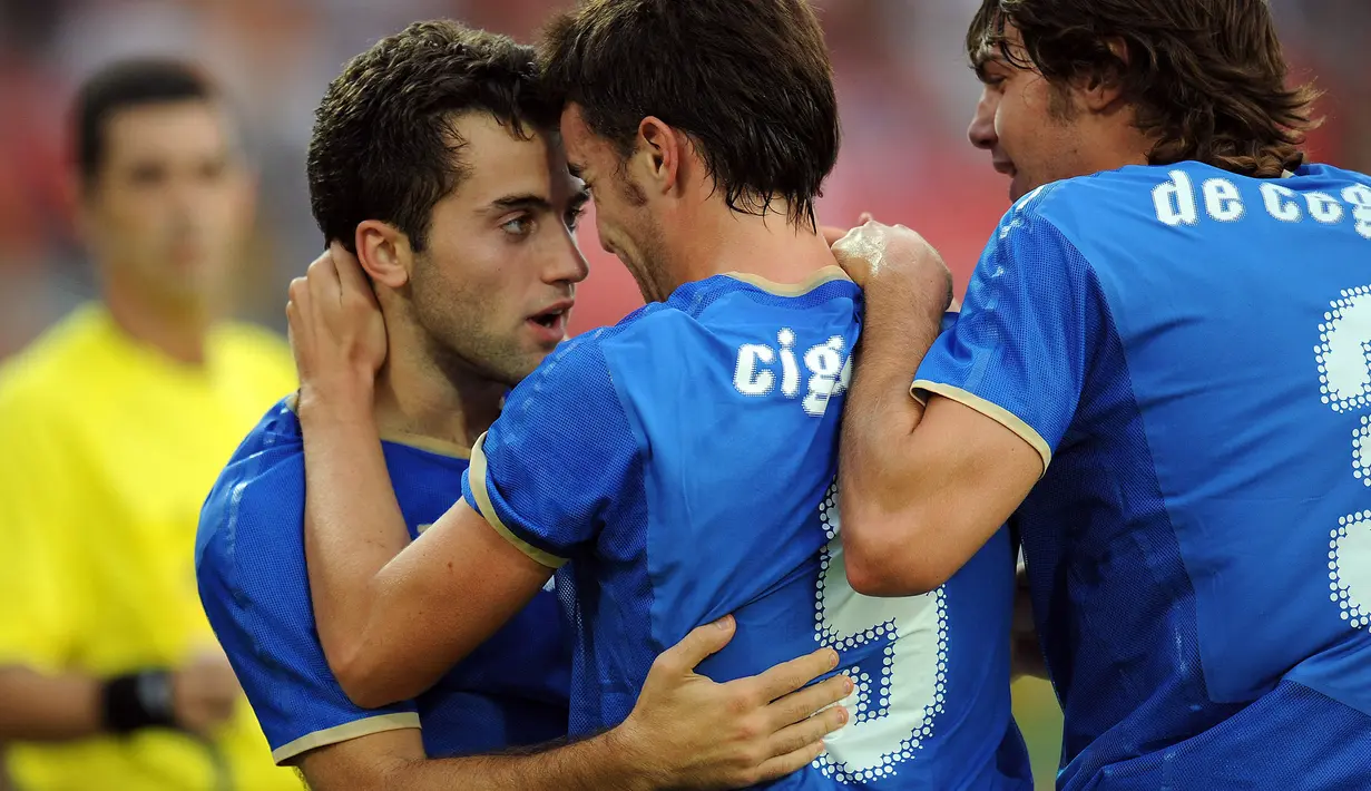 Giuseppe Rossi merupakan top skor Olimpiade Beijing 2008. Dirinya berhasil membukukan empat gol kala membela Gli Azzuri muda. Berkat penampilan impresifnya, ia dipanggil ke timnas senior Italia dan menjalani debutnya melawan Bulgaria. (Foto: AFP/Hoang Dinh Nam)