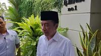 Presiden ke-7 RI Joko Widodo alias Jokowi&nbsp;di kediaman pribadinya di Solo, Jumat (25/7/2025). (Liputan6.com/Fajar Abrori)